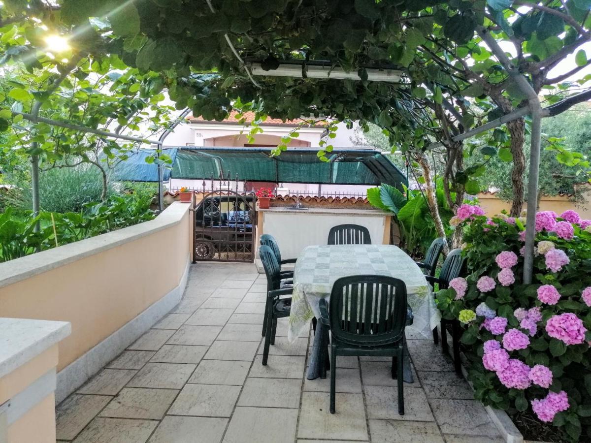 Apartman 100M2, Full Opremljen, Privatni Parking. Pula Exterior foto