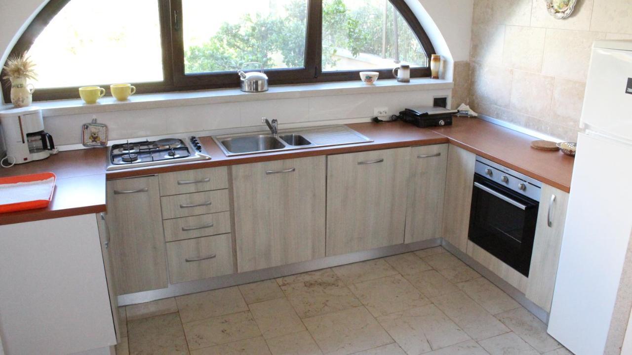 Apartman 100M2, Full Opremljen, Privatni Parking. Pula Exterior foto