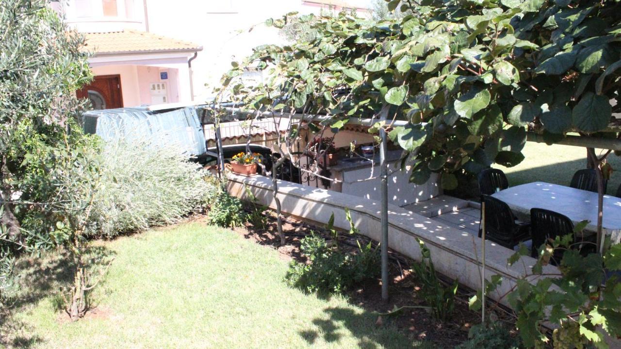 Apartman 100M2, Full Opremljen, Privatni Parking. Pula Exterior foto